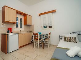 Rooms & Apartments Archontou