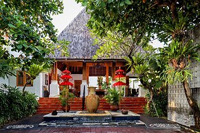 Villa Kayu Raja
