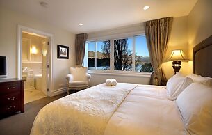 Esplanade Queenstown by Staysouth