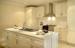 Esplanade Queenstown by Staysouth