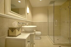 Esplanade Queenstown by Staysouth