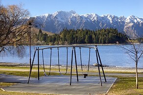 Esplanade Queenstown by Staysouth