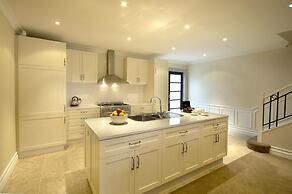 Esplanade Queenstown by Staysouth