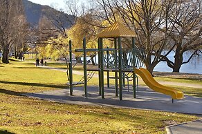 Esplanade Queenstown by Staysouth