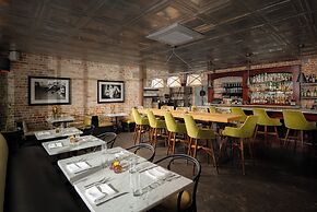 Granada Hotel & Bistro