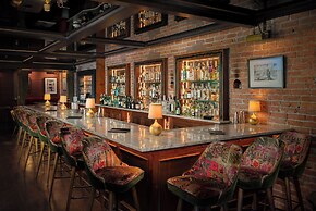 Granada Hotel & Bistro