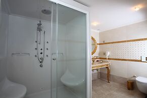 Royal Arena Hotel & Resort Spa