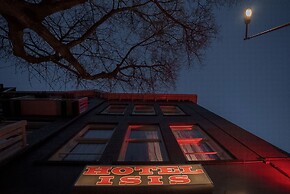Hotel Isis