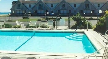 Bridge View Motel & Condo's