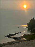 Bridge View Motel & Condo's