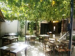 Ambelikos Traditional AgroHotel