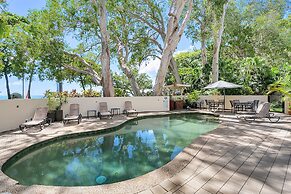 On Palm Cove Beachfront Apartments