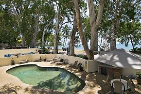 On Palm Cove Beachfront Apartments