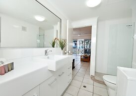 On Palm Cove Beachfront Apartments