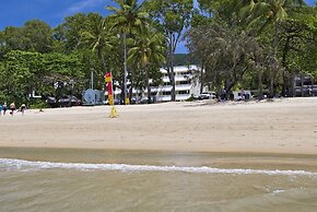 On Palm Cove Beachfront Apartments