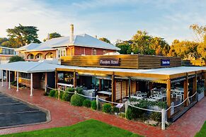 Quarters at Flinders Hotel