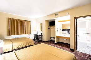 Econo Lodge Watertown