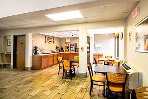 Econo Lodge Watertown