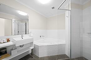 Macquarie Waters Boutique Apartment Hotel