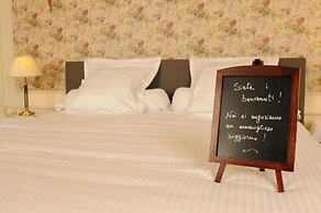 Fine Fleur Bed & Breakfast