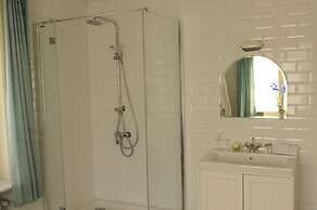 Fine Fleur Bed & Breakfast