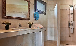 Toroni Blue Sea Hotel & Spa