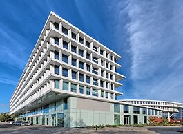 Sound Garden Hotel Airport