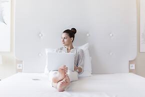 Sound Garden Hotel Airport