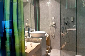 Sound Garden Hotel Airport