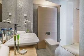 Sound Garden Hotel Airport