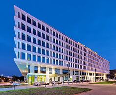 Sound Garden Hotel Airport