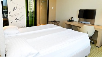 Sound Garden Hotel Airport