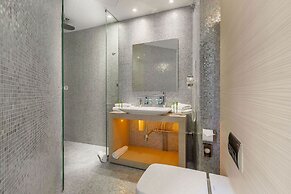 Sound Garden Hotel Airport