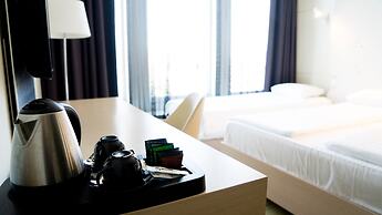 Sound Garden Hotel Airport