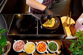 Sound Garden Hotel Airport