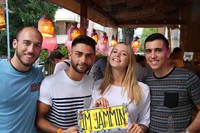 Jammin' Hostel & Bar