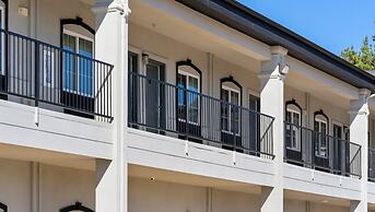 Belmont Inn and Suites