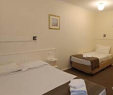 Lazy River Motor Inn