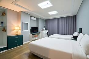 Yeongdeungpo VIP Hotel