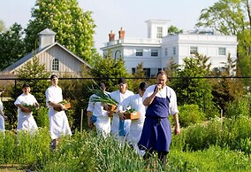 Topping Rose House