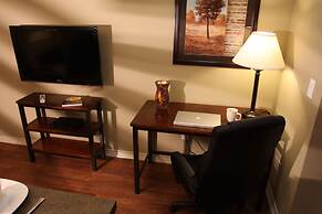 Eagle's Den Suites in Three Rivers