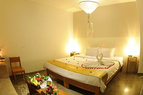 Mekong Riverside Boutique Resort & Spa