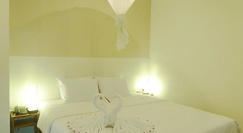 Mekong Riverside Boutique Resort & Spa