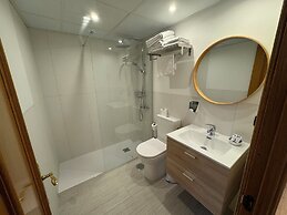 Far Home Gran Vía - Hostel