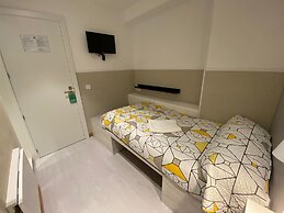 Far Home Gran Vía - Hostel