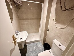 Far Home Gran Vía - Hostel