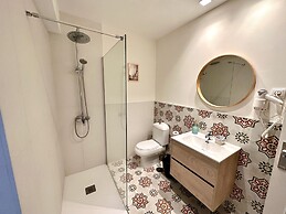 Far Home Gran Vía - Hostel