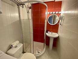 Far Home Gran Vía - Hostel