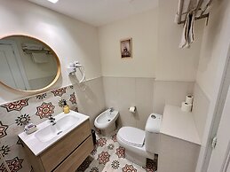 Far Home Gran Vía - Hostel