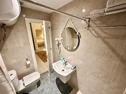 Far Home Gran Vía - Hostel